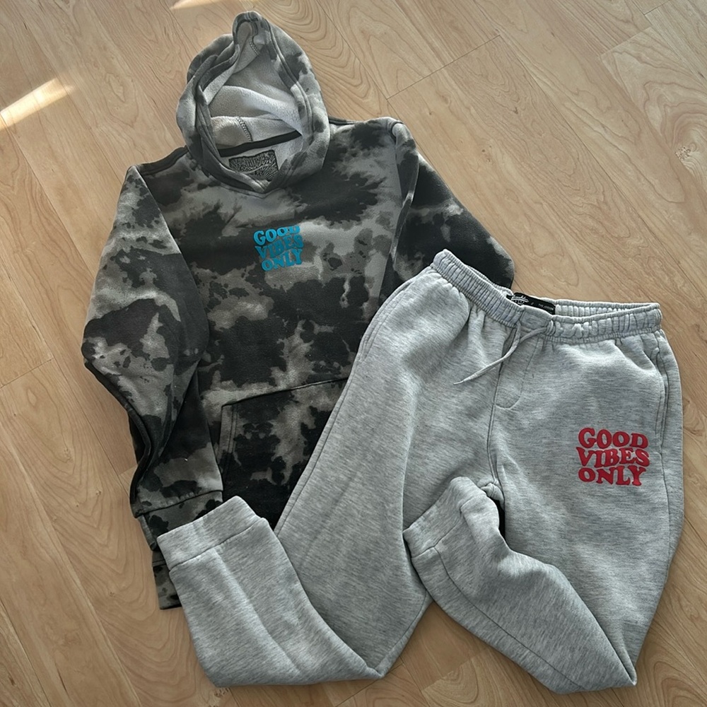 Good vibes sweatshirt and sweatpants set